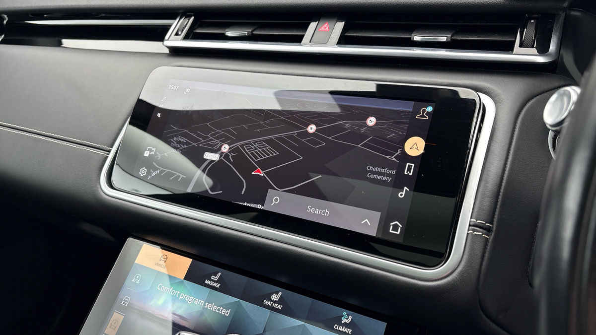 Land Rover Range Rover Velar Image 17