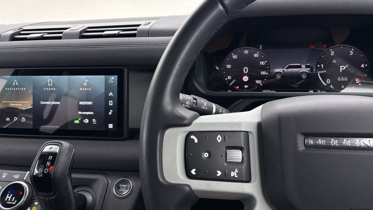 Land Rover Defender 110 Image 13