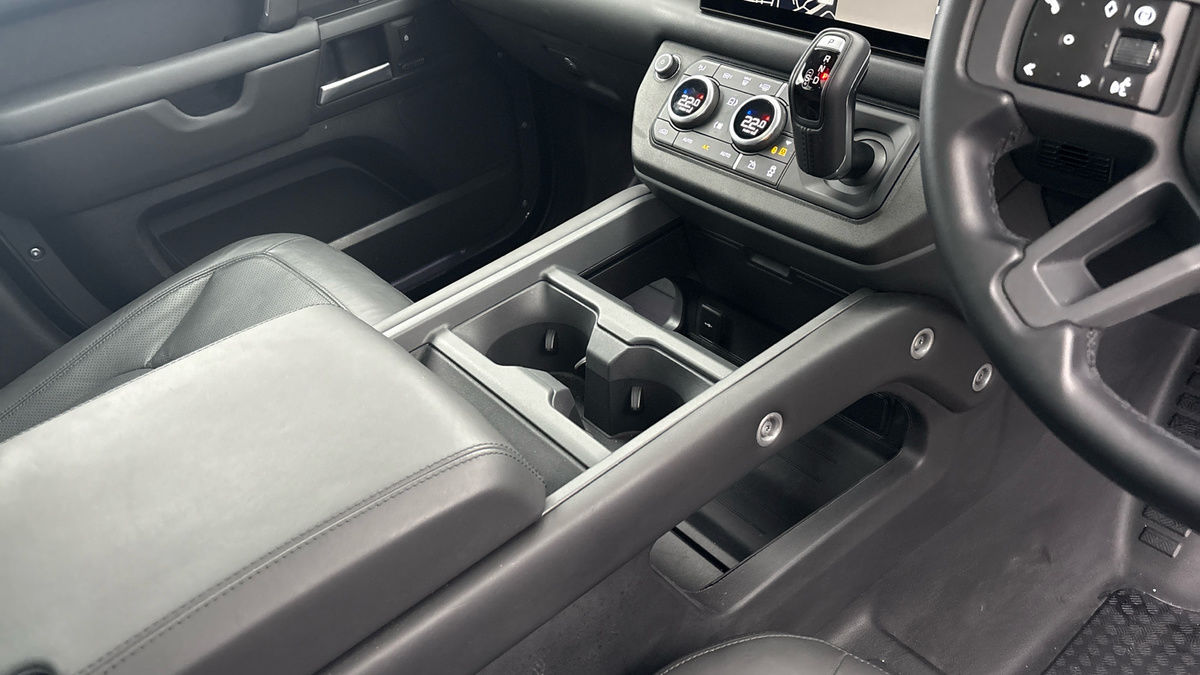 Land Rover Defender 110 Urban Image 18