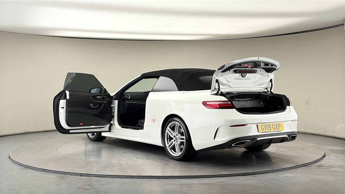 Mercedes-Benz E Class Image 23