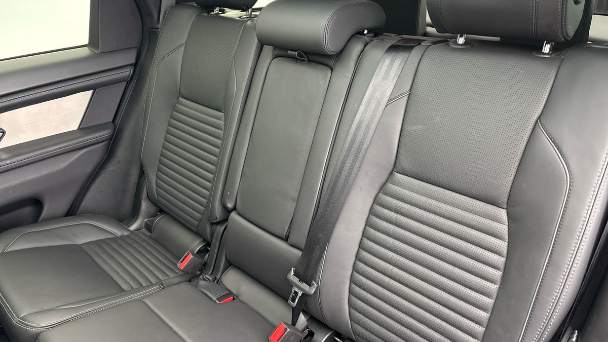 Land Rover Discovery Sport Image 8