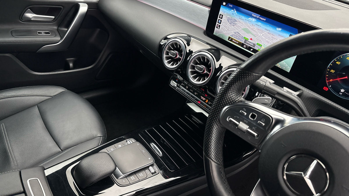 Mercedes-Benz CLA Image 18