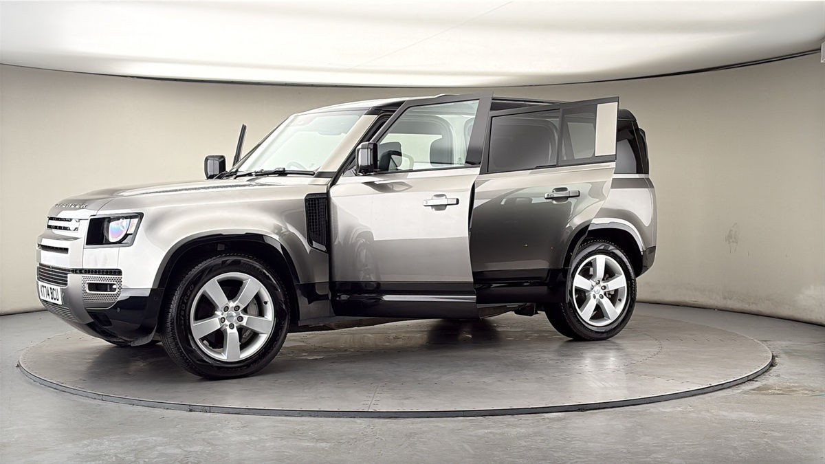 More views of Land Rover Defender 110