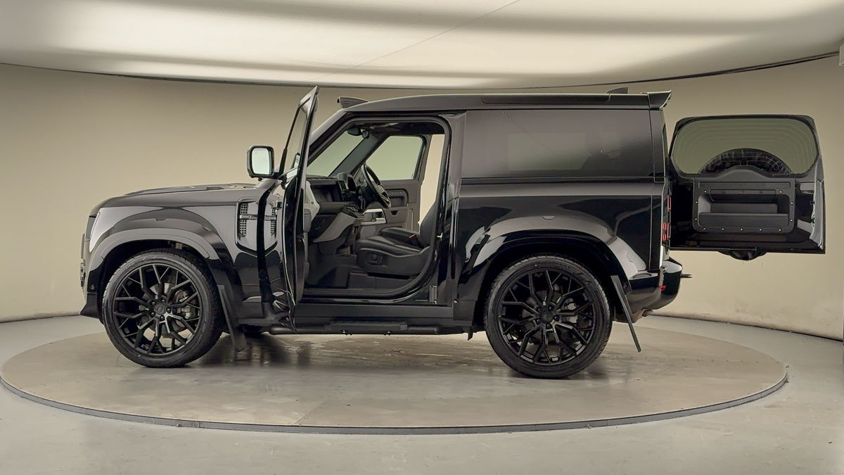 More views of Land Rover Defender 90