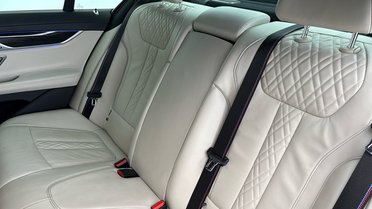 BMW 7 Series Image 8
