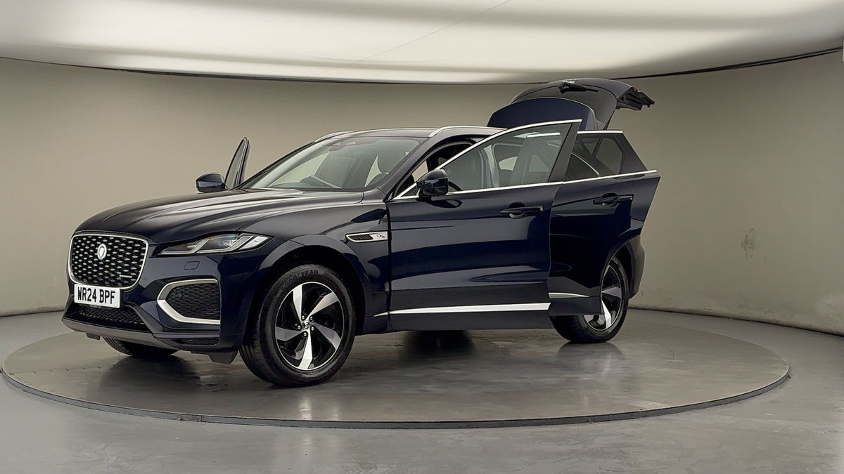 Jaguar F-PACE Image 22
