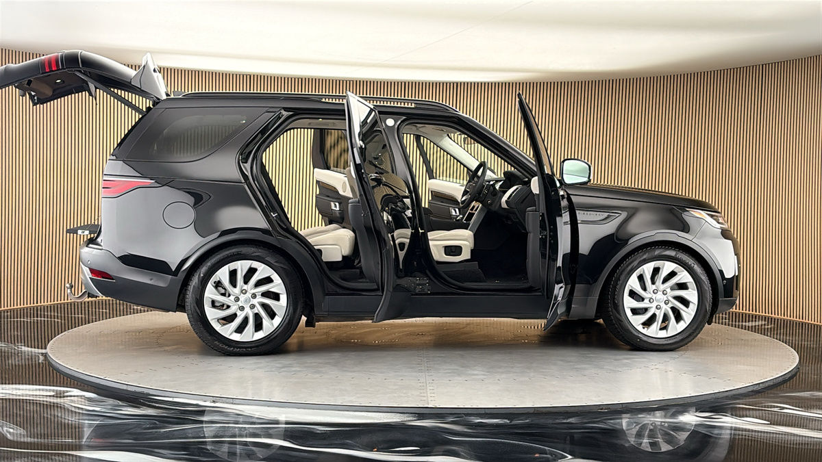 More views of Land Rover Discovery