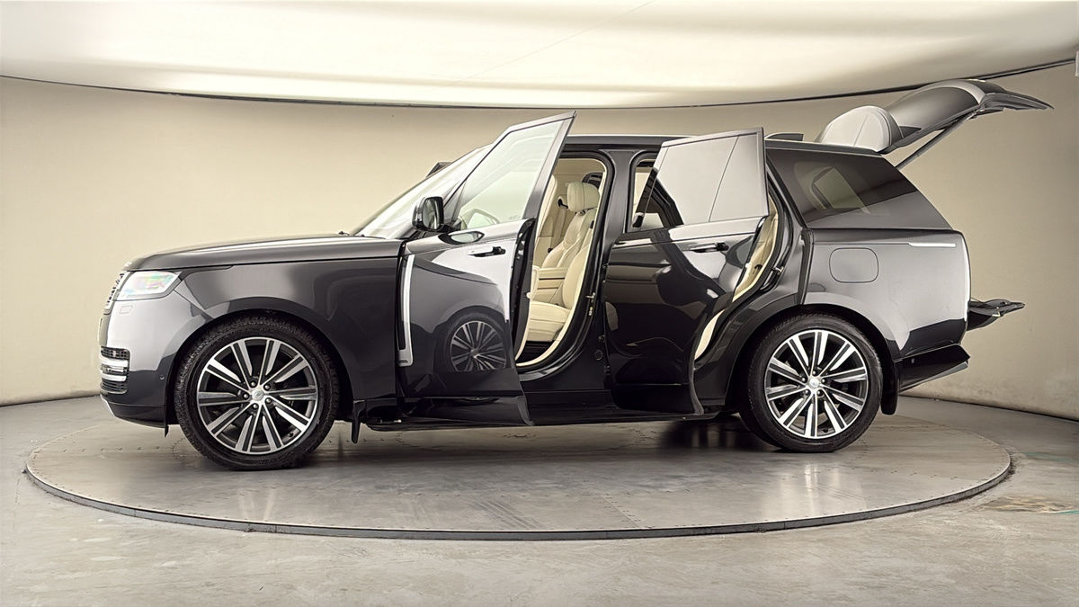 More views of Land Rover Range Rover