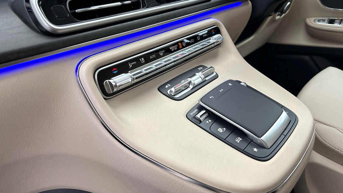 Mercedes-Benz V Class Image 26