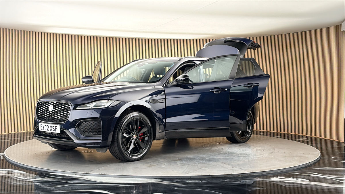 Jaguar F-PACE Image 22