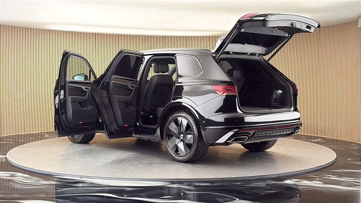 More views of Volkswagen Touareg
