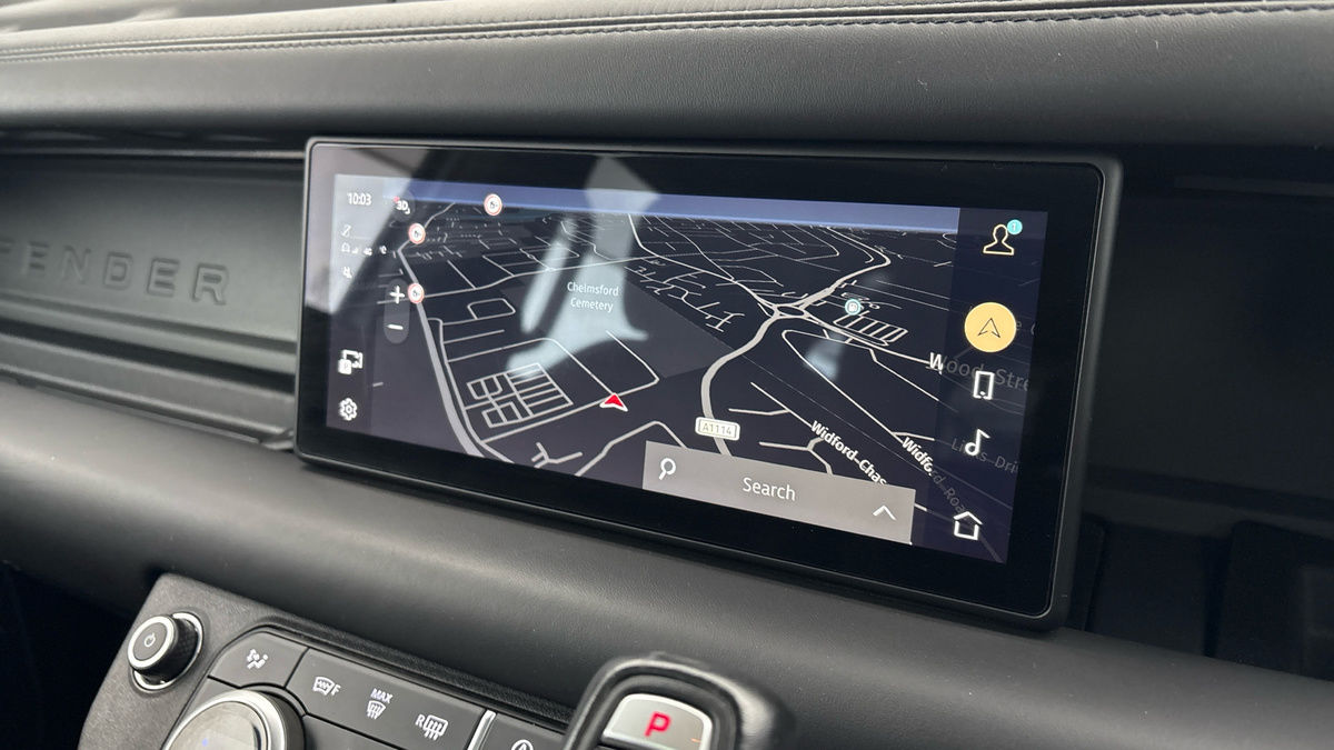 Land Rover Defender 110 Image 17