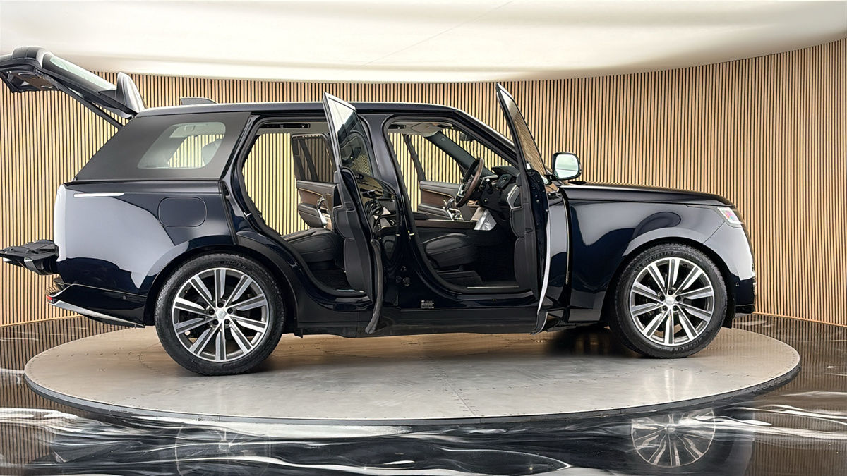 More views of Land Rover Range Rover