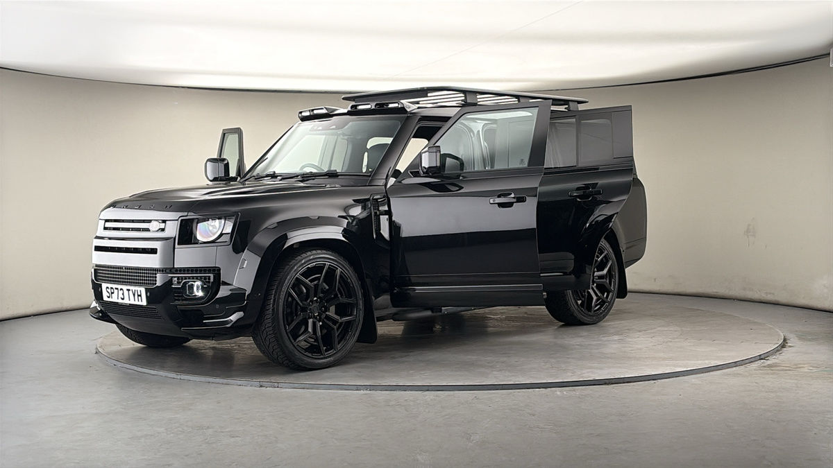 Land Rover Defender 130 Urban Image 22