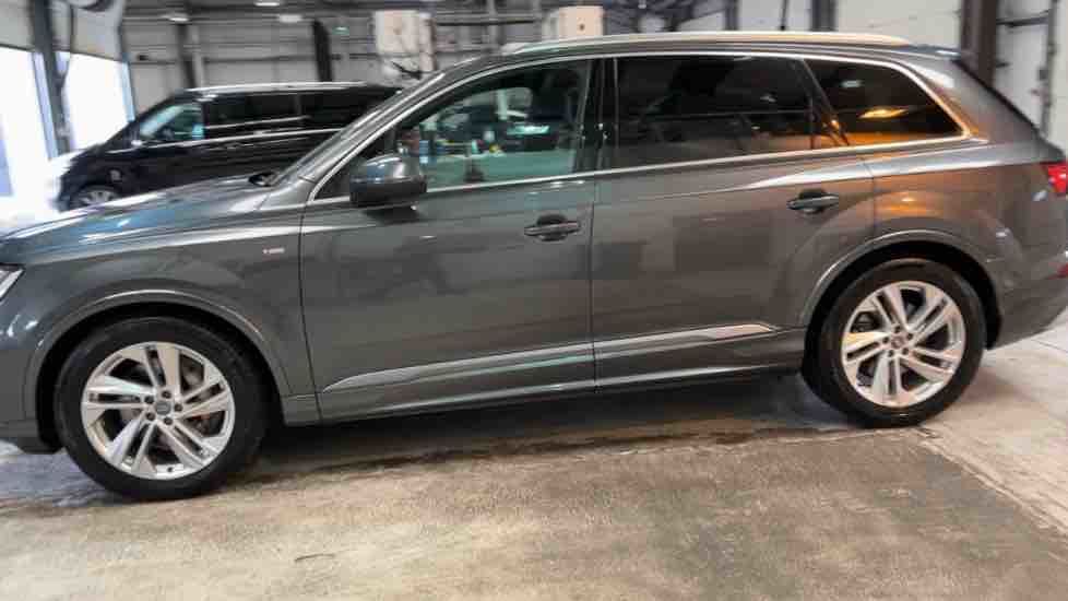 More views of Audi Q7