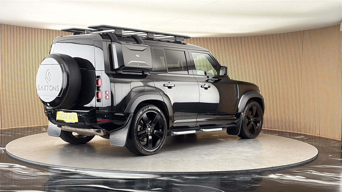 Land Rover Defender 110 Image 21