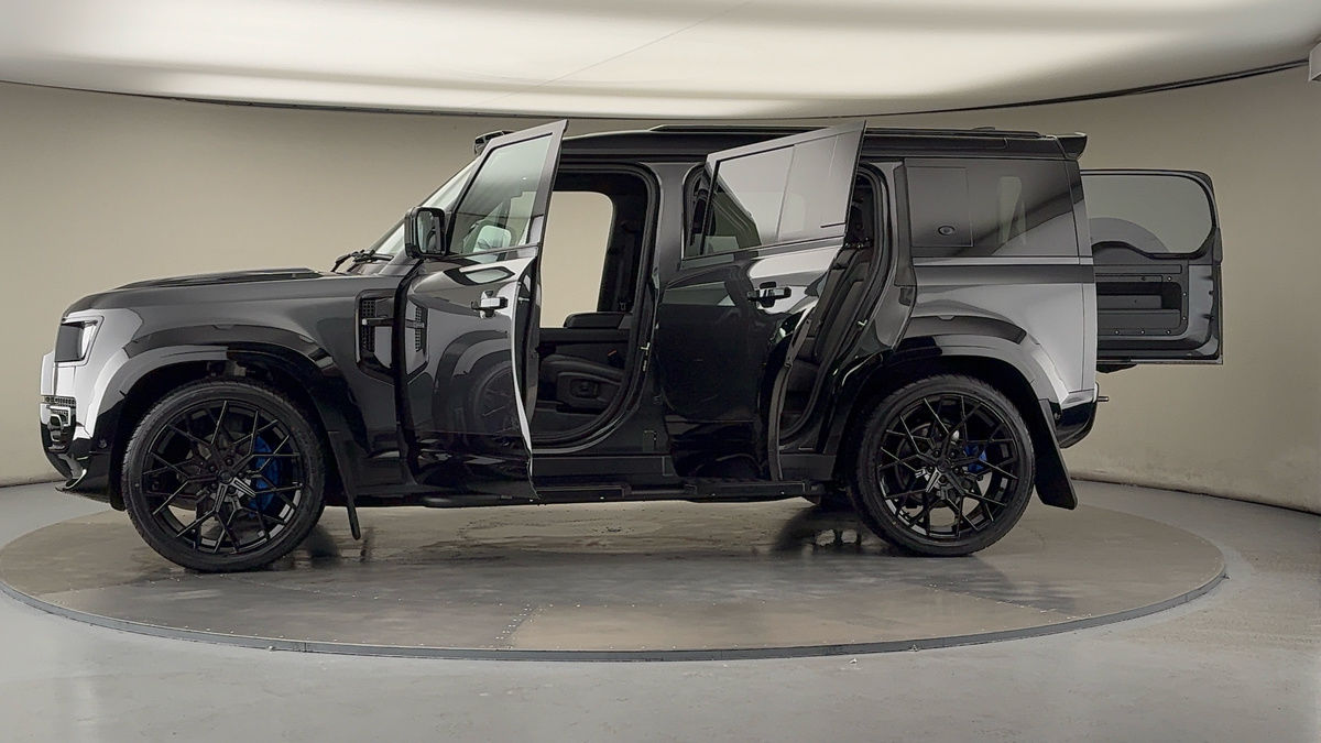 More views of Land Rover Defender 110