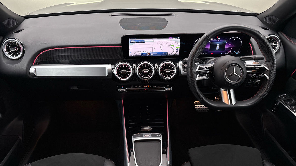 Mercedes-Benz GLB Image 12