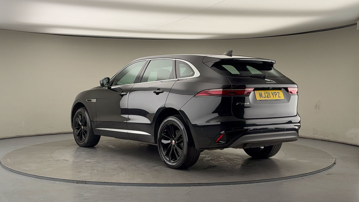 Jaguar F-PACE Image 2
