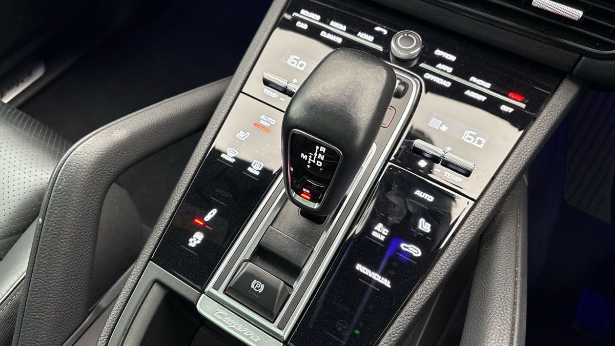 Porsche Cayenne Image 26