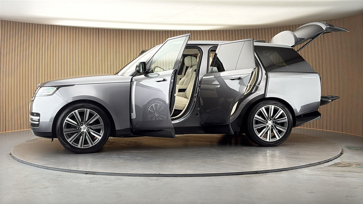 More views of Land Rover Range Rover
