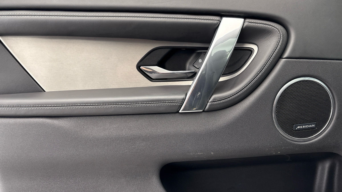 Land Rover Discovery Sport Image 19