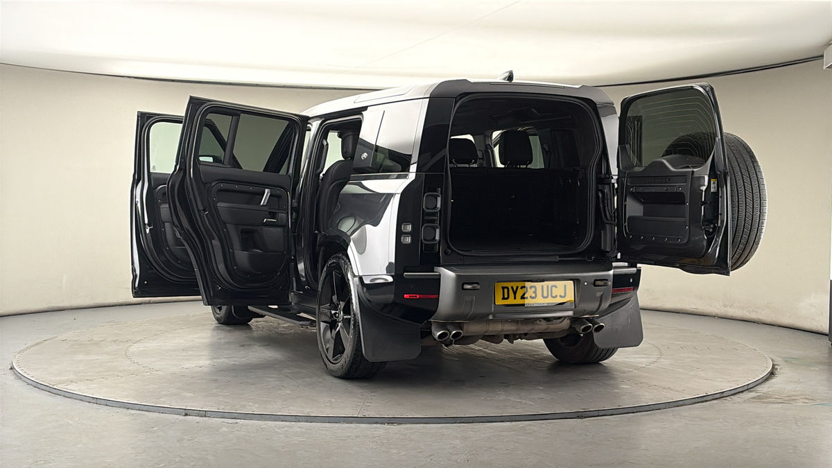 More views of Land Rover Defender 110