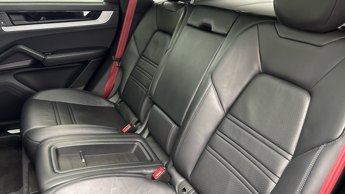 Porsche Cayenne Image 8