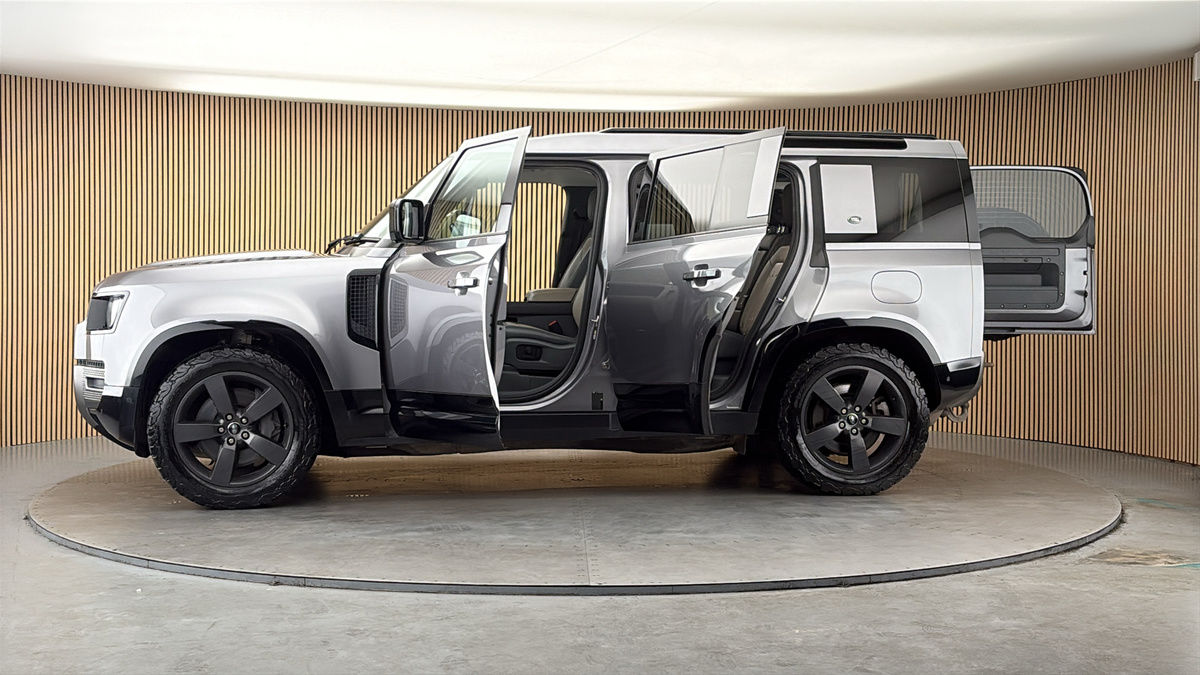 More views of Land Rover Defender 110