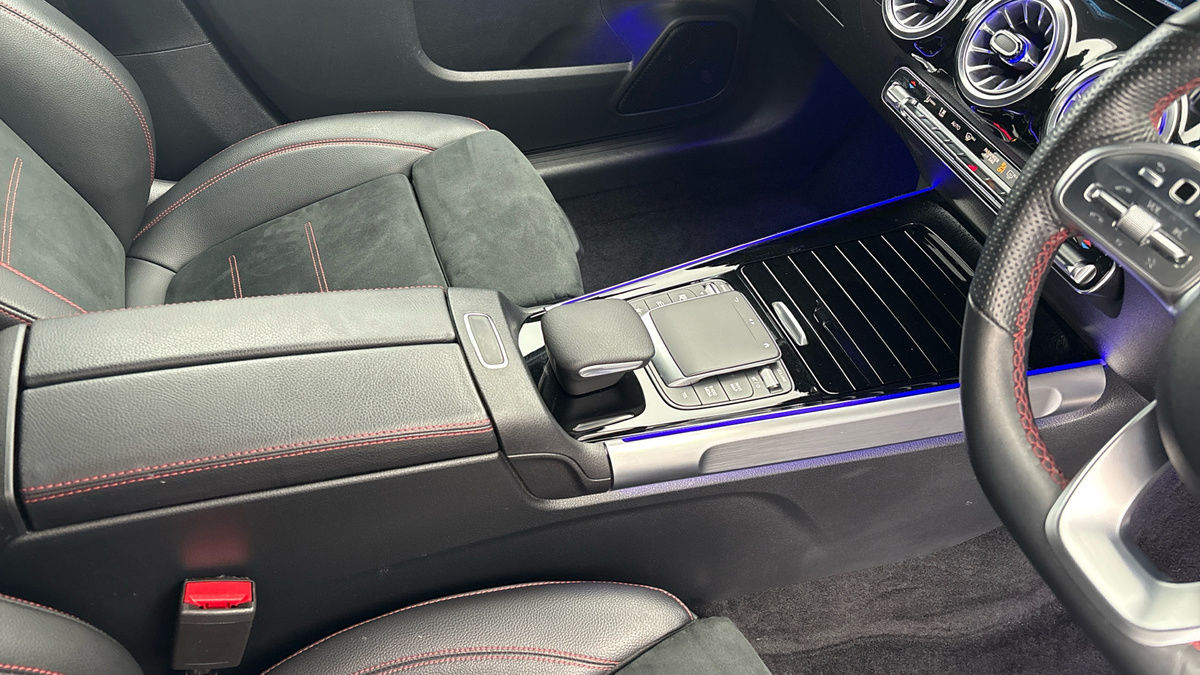 Mercedes-Benz GLB Image 18