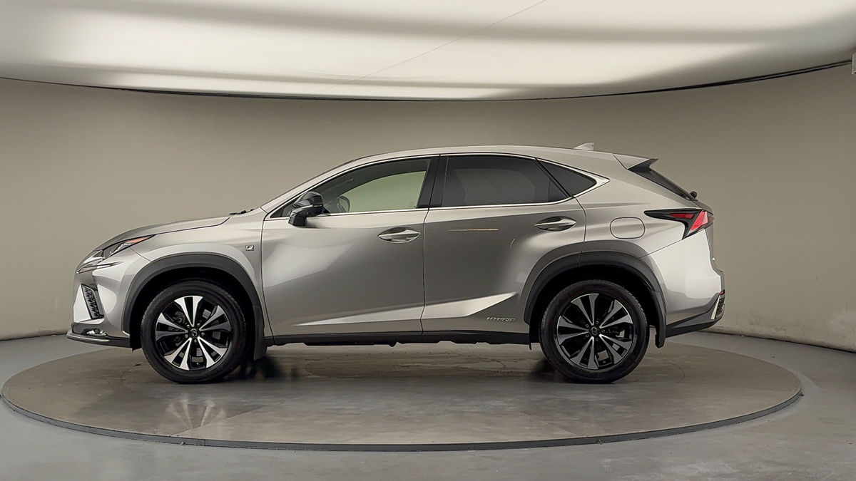 Lexus NX Image 15
