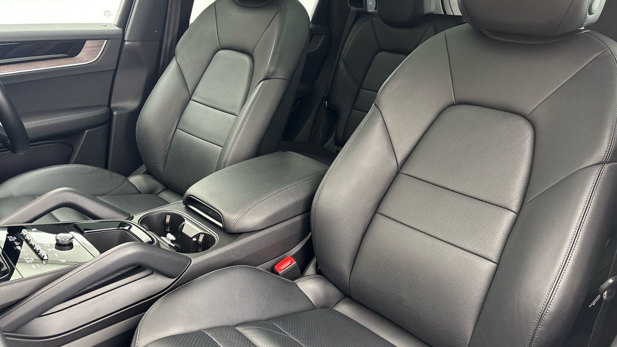 Porsche Cayenne Image 7