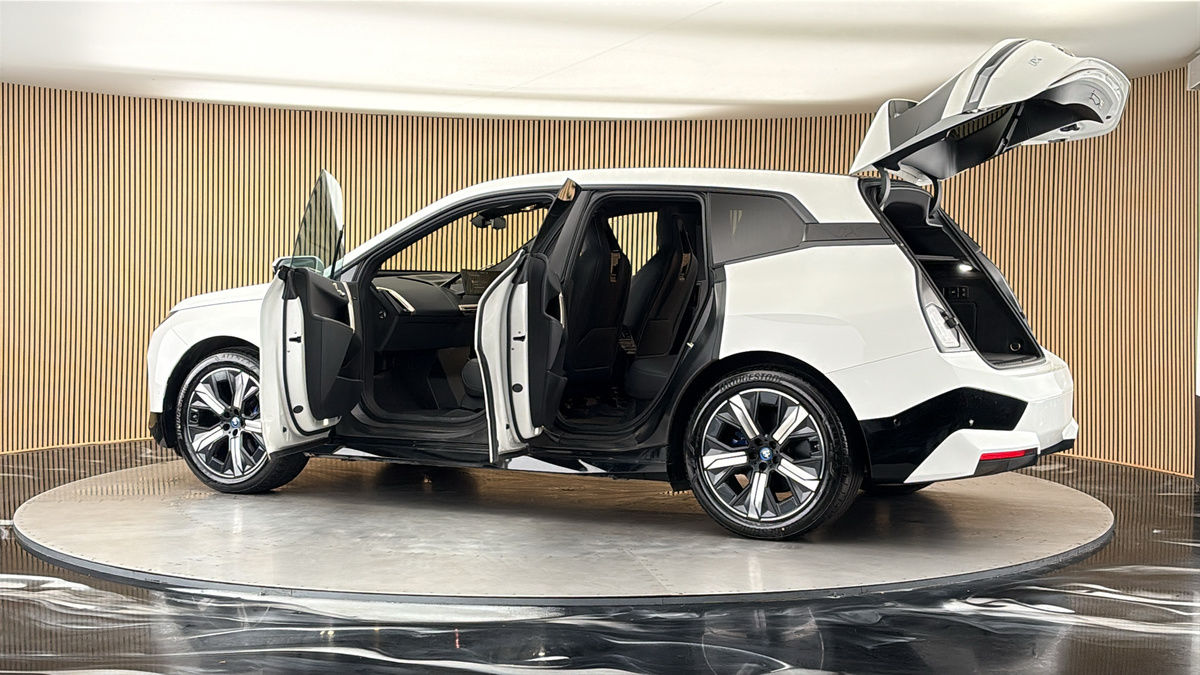 More views of BMW iX