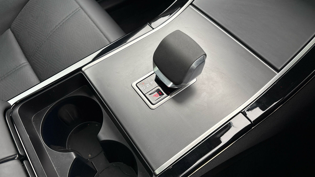 Land Rover Range Rover Velar Image 18