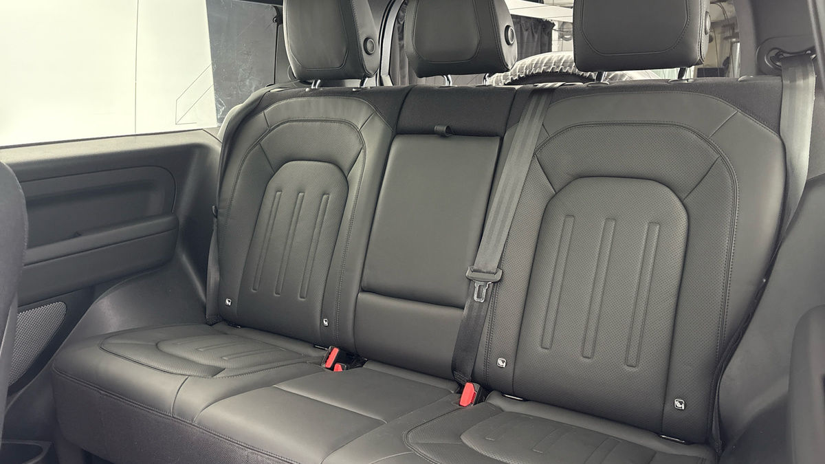 Land Rover Defender 90 Image 8