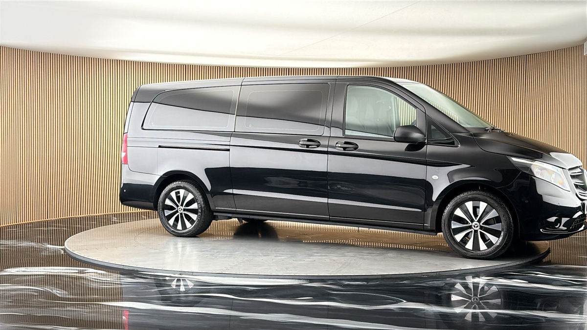 More views of Mercedes-Benz Vito