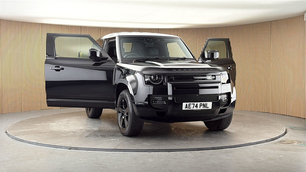 More views of Land Rover Defender 90