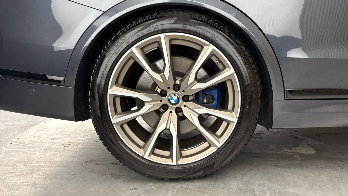 BMW X7 Image 10
