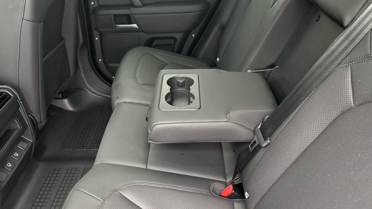 Land Rover Defender 110 Image 9
