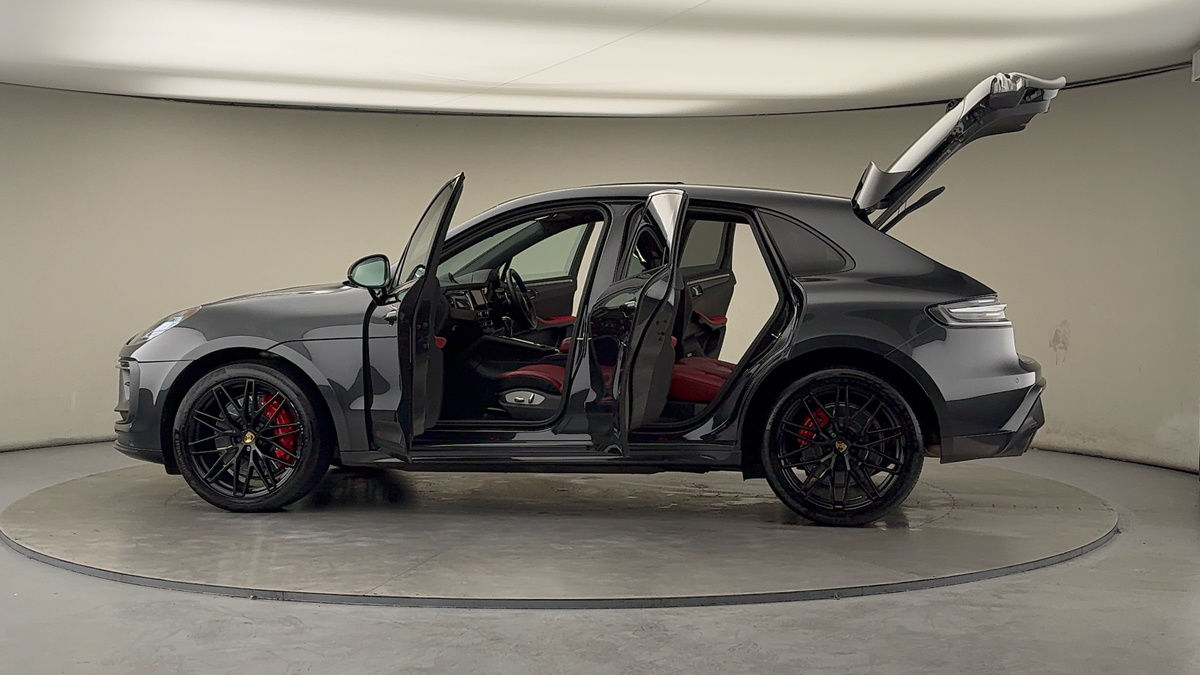 More views of Porsche Macan