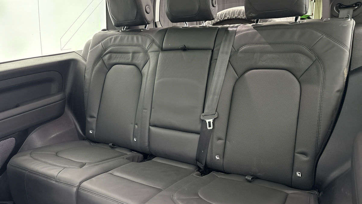 Land Rover Defender 90 Image 8