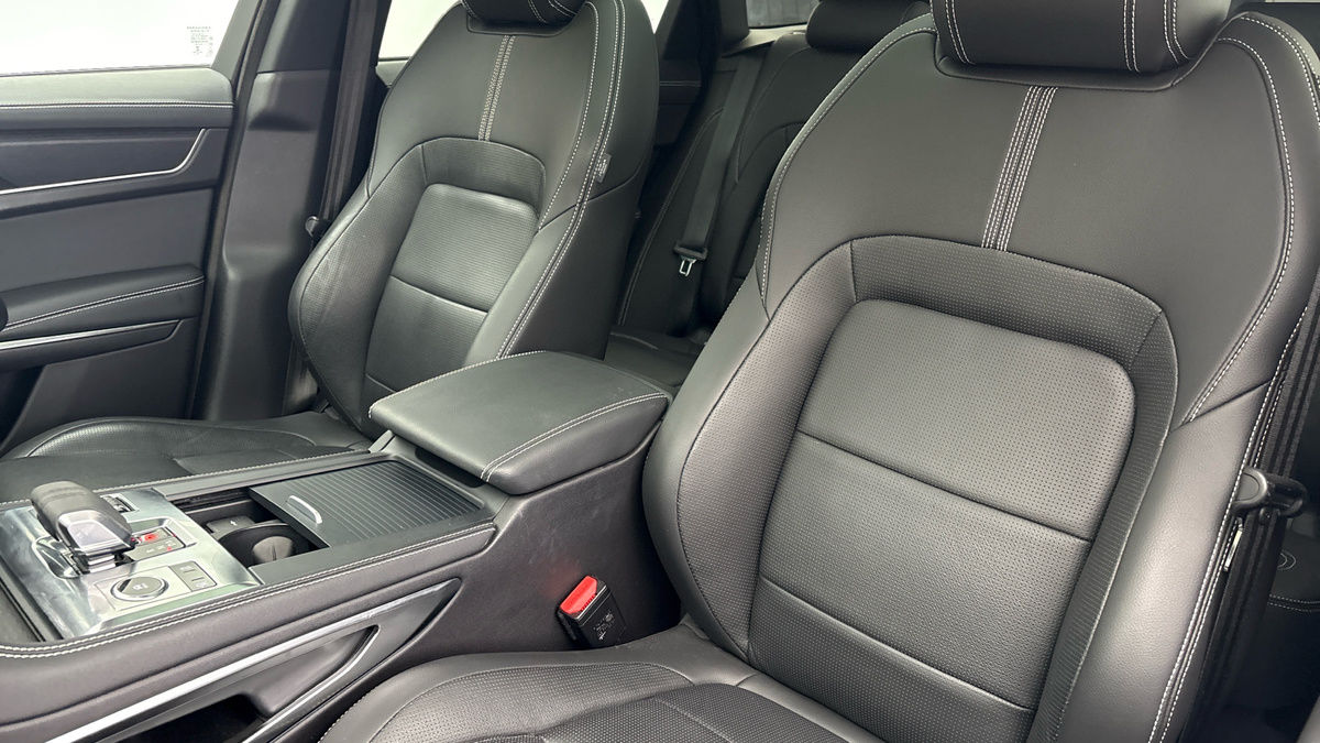 Jaguar F-PACE Image 7