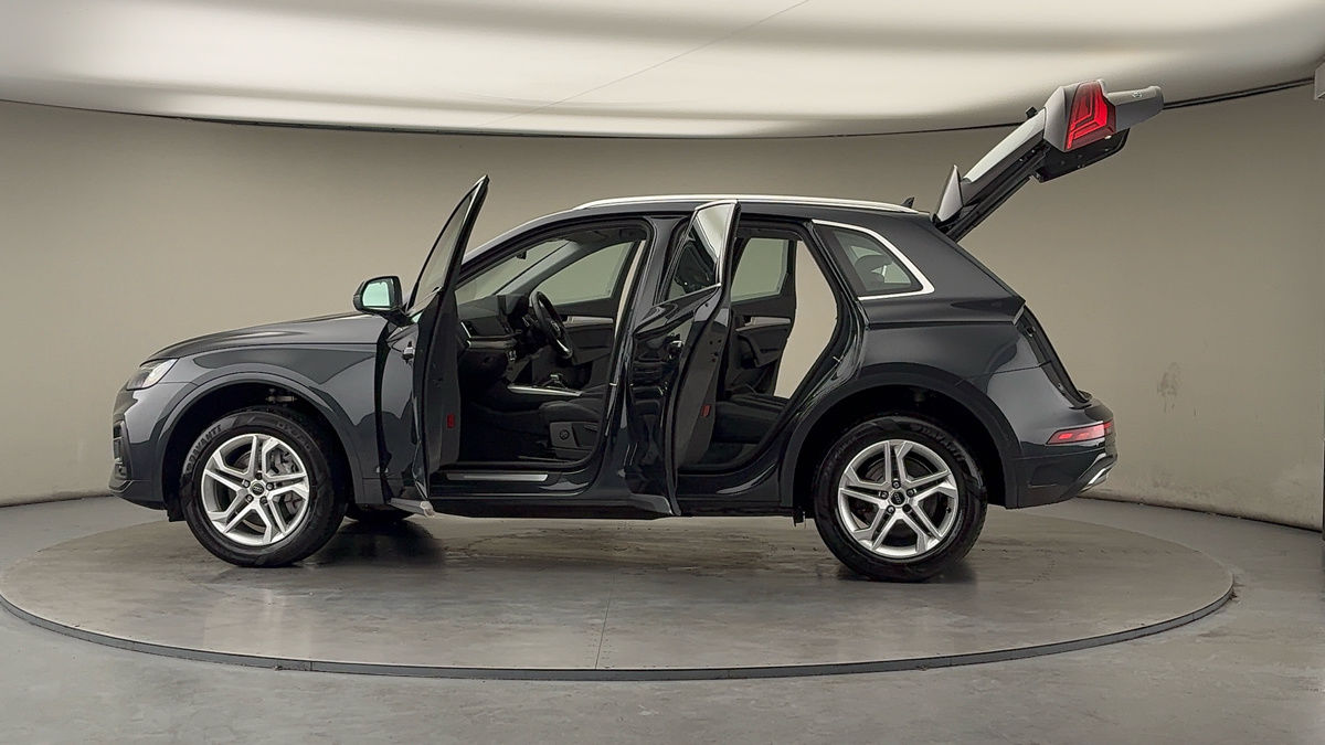 More views of Audi Q5