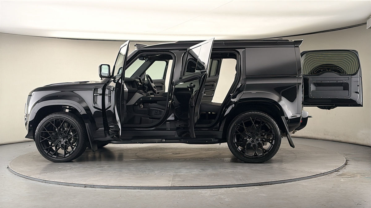 More views of Land Rover Defender 110