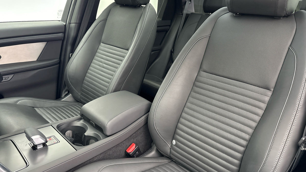 Land Rover Discovery Sport Image 7