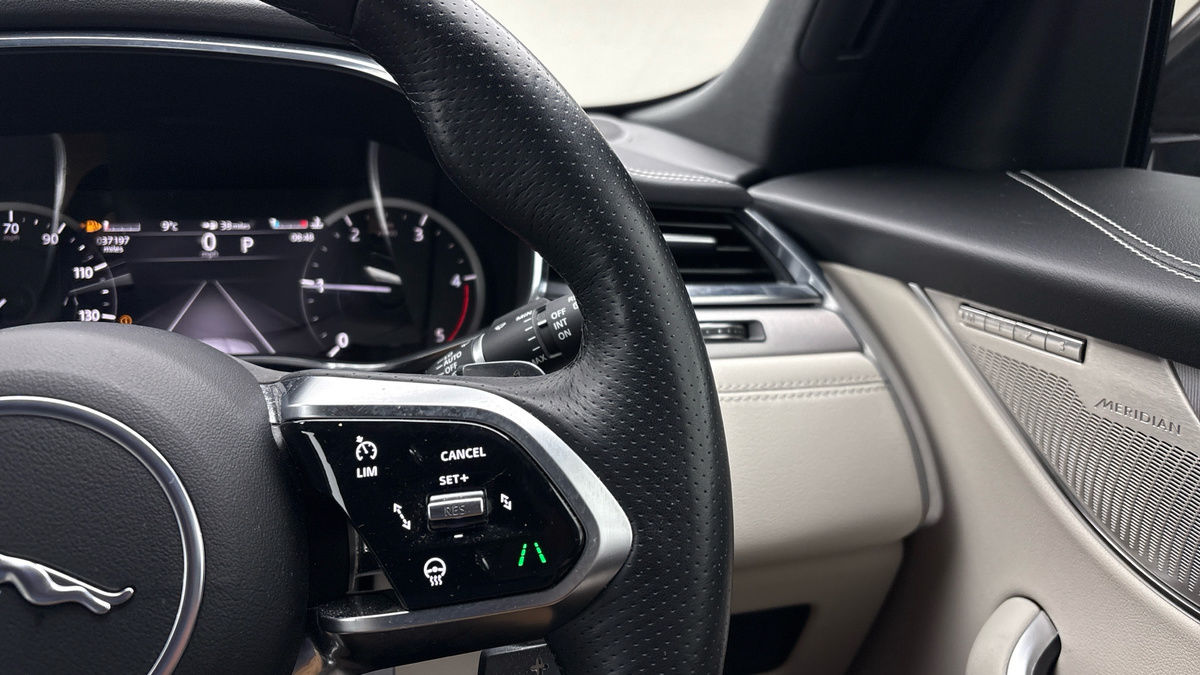 Jaguar F-PACE Image 14