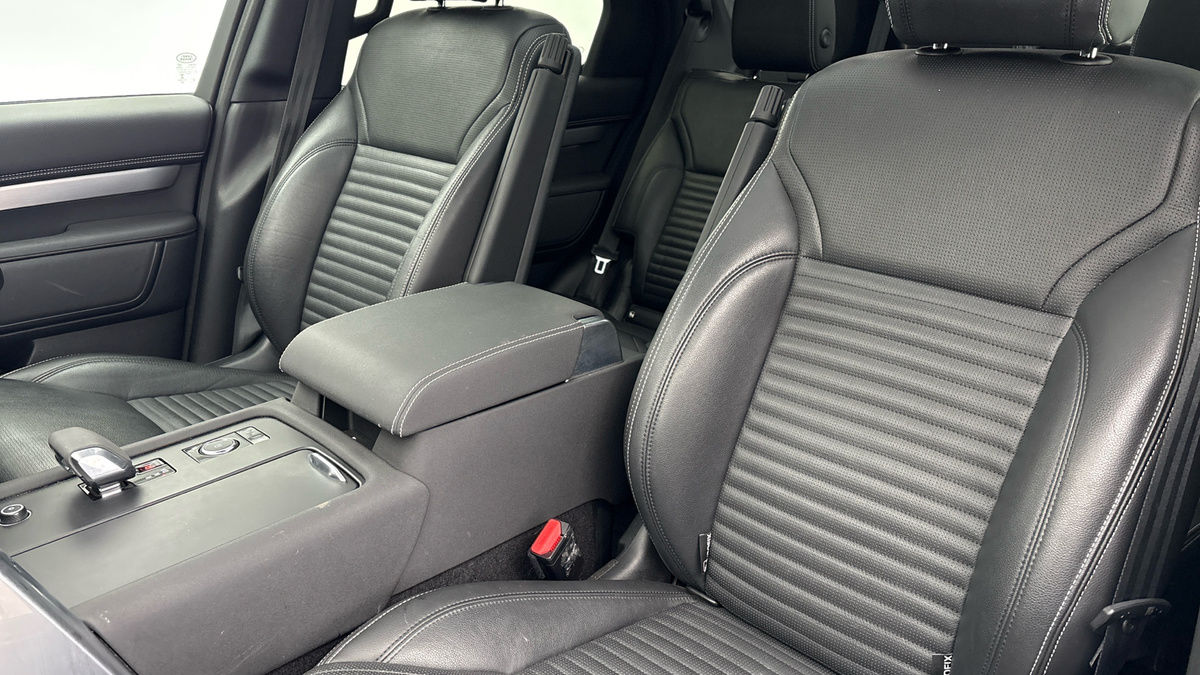 Land Rover Discovery Image 7