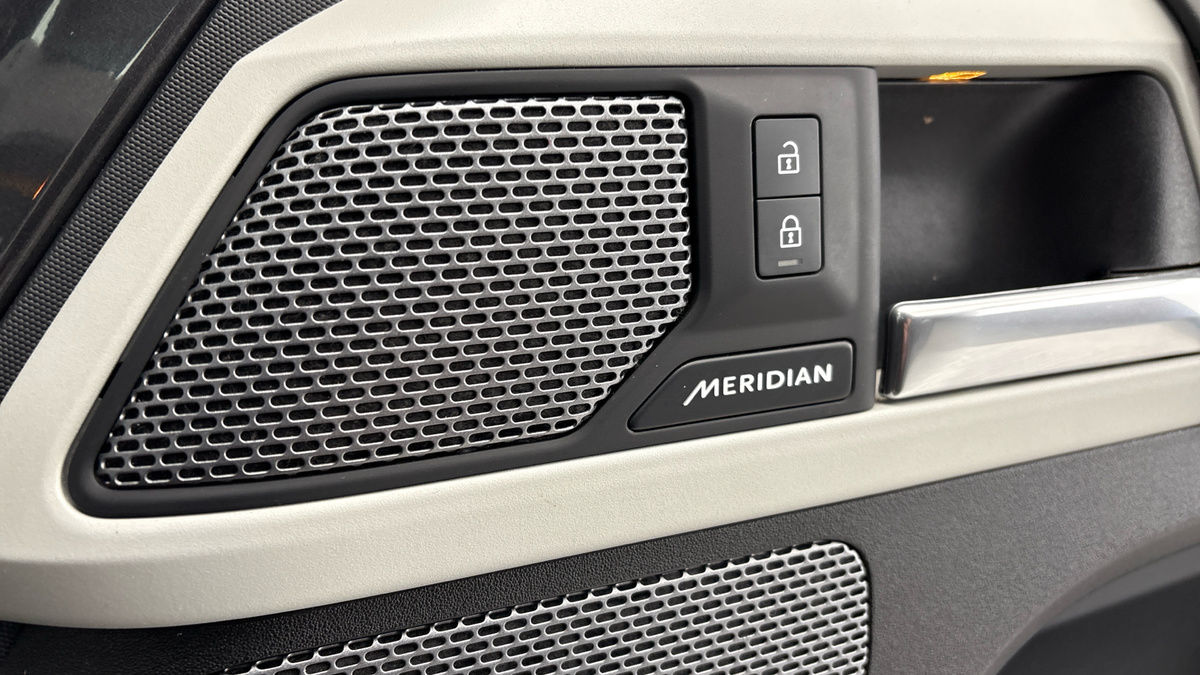 Land Rover Defender 90 Image 8