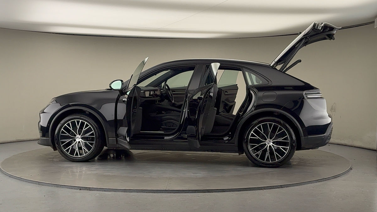 More views of Porsche Macan