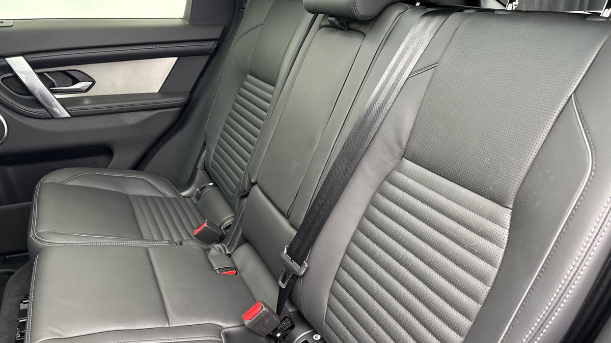 Land Rover Discovery Sport Image 8